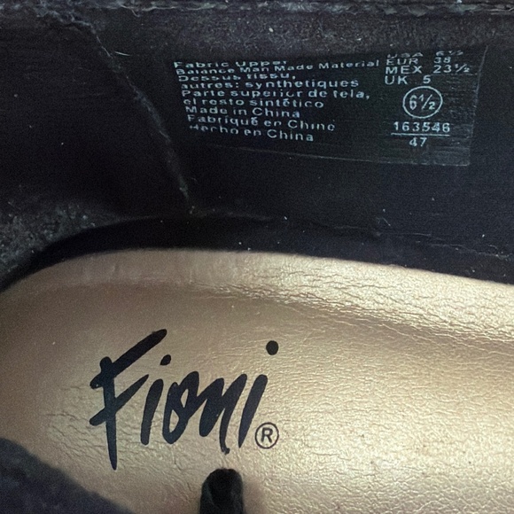 Woman’s Fioni size 6.5 Black Velvet Flat Dress Shoes LN - Picture 2 of 5